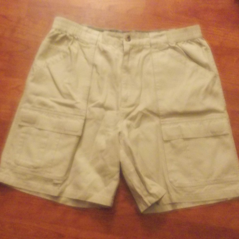 Men's White Sierra Khaki Cargo Shorts Size 36